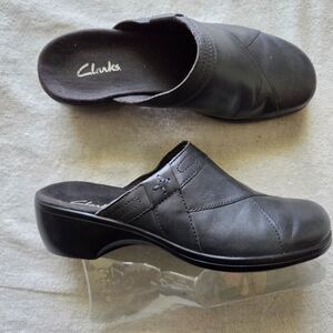 Clarks Mules Womens 7 M Gray Leather Slip On Casual Comfort Wedge Clogs Shoes